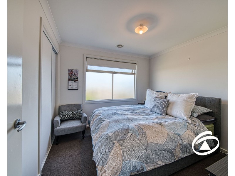 2/23 Atlantic Drive, Pakenham VIC 3810