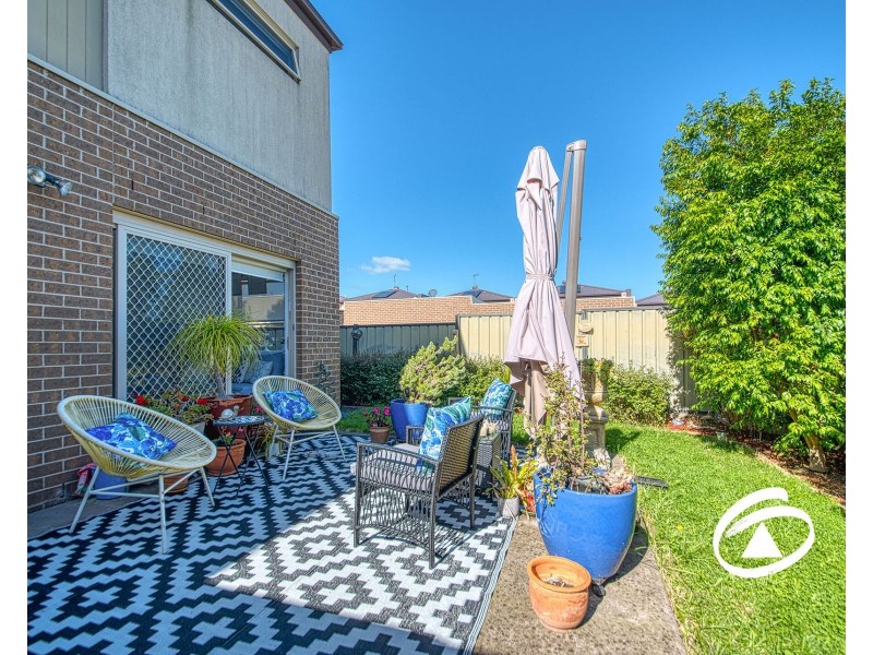 2/23 Atlantic Drive, Pakenham VIC 3810