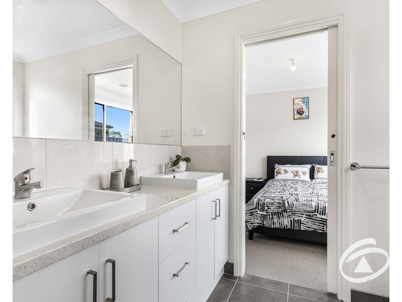 10 Woodlet Place, Pakenham VIC 3810