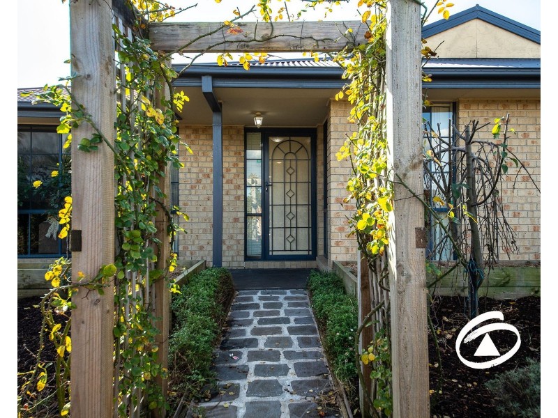 2/39 Ebony Drive, Pakenham VIC 3810