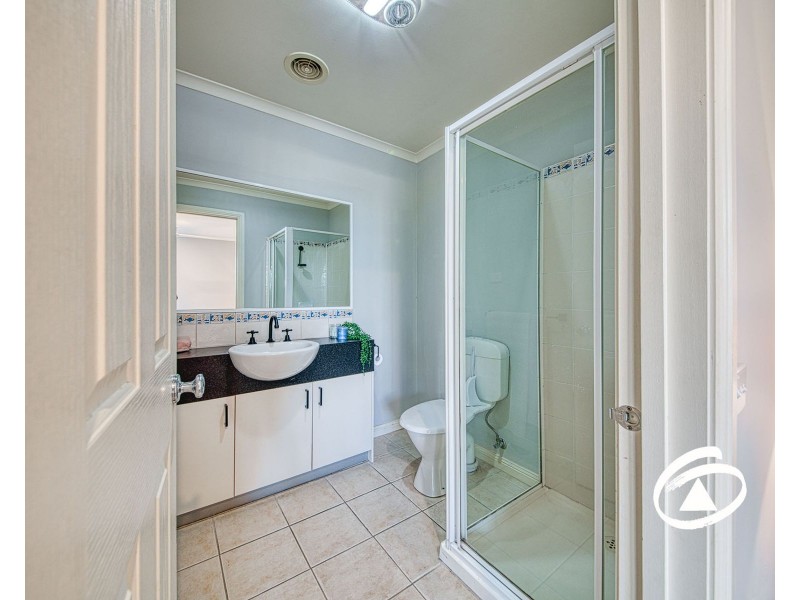 2/39 Ebony Drive, Pakenham VIC 3810