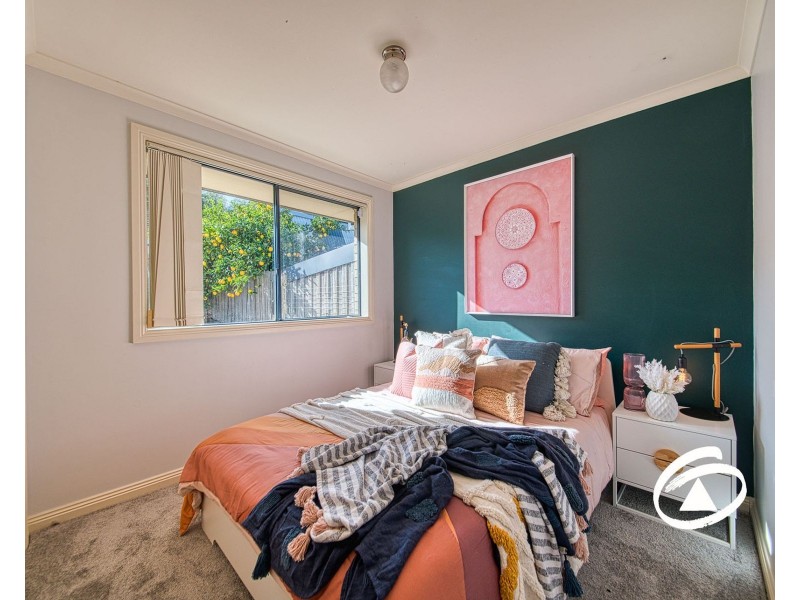 2/39 Ebony Drive, Pakenham VIC 3810