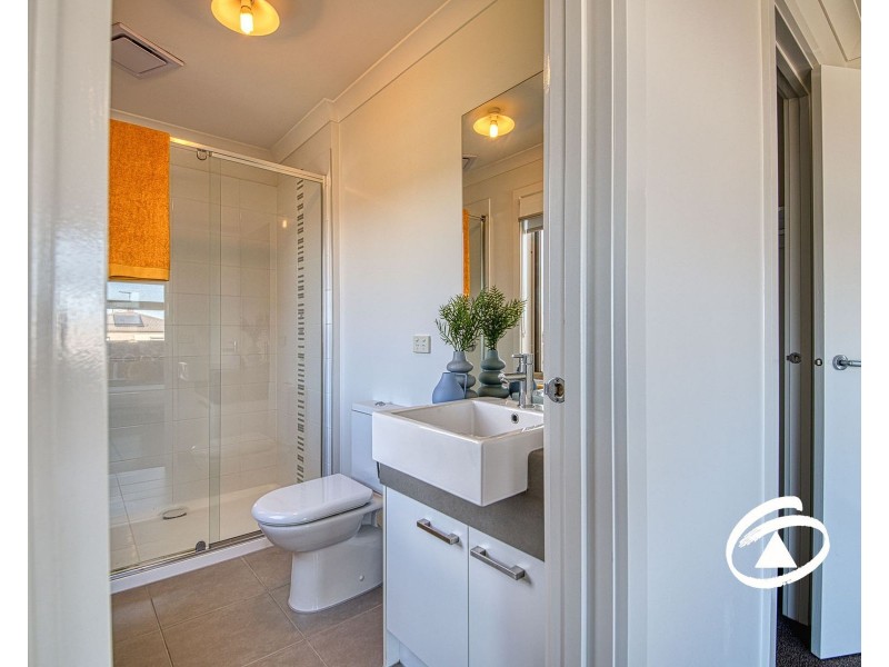 40/23 Atlantic Drive, Pakenham VIC 3810