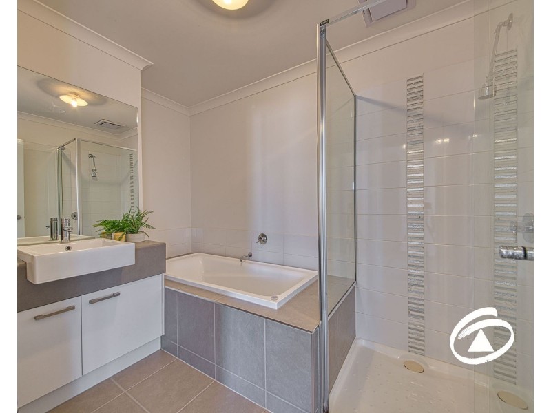 40/23 Atlantic Drive, Pakenham VIC 3810