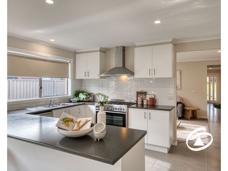 10 Keating Street, Pakenham VIC 3810