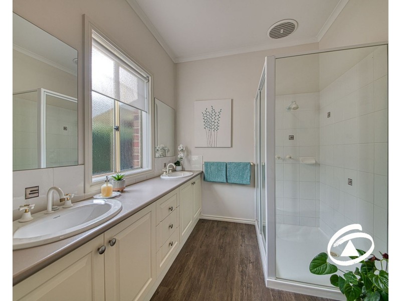 14 Benambra Close, Pakenham VIC 3810