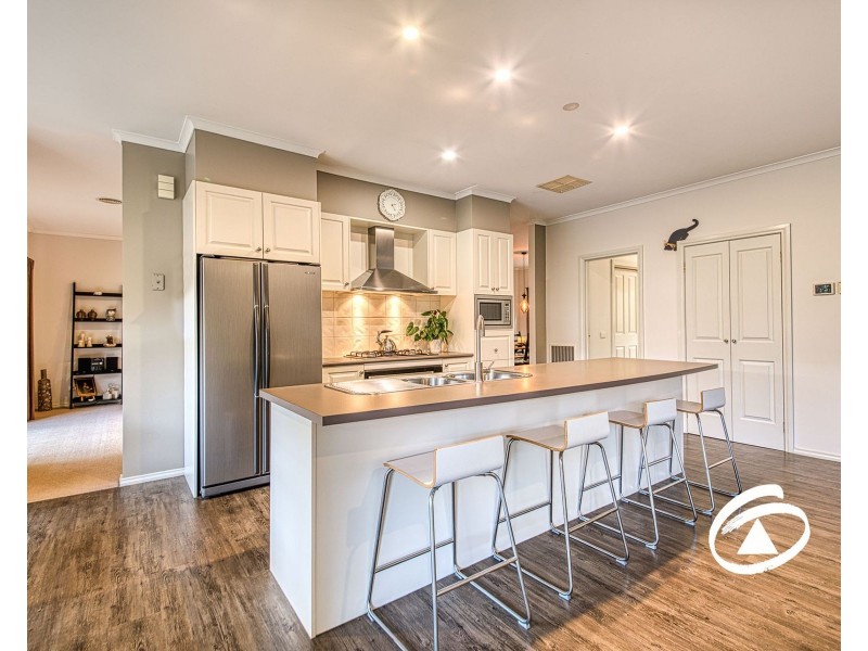 14 Benambra Close, Pakenham VIC 3810