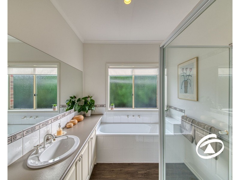 14 Benambra Close, Pakenham VIC 3810