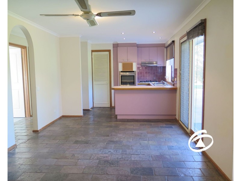 16 Bridle Place, Pakenham VIC 3810