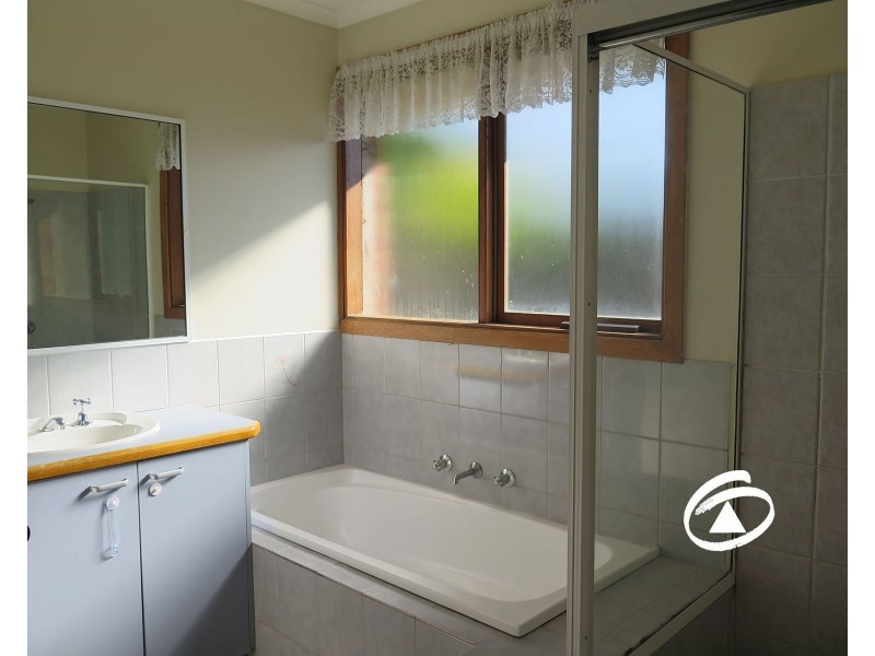 16 Bridle Place, Pakenham VIC 3810