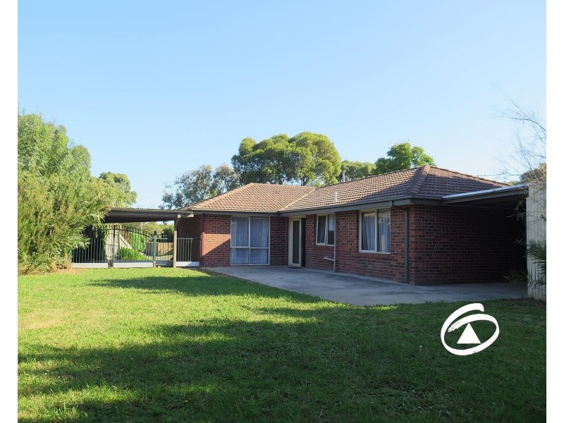 16 Bridle Place, Pakenham VIC 3810