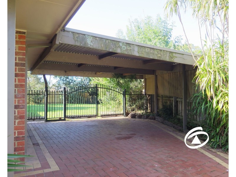 16 Bridle Place, Pakenham VIC 3810