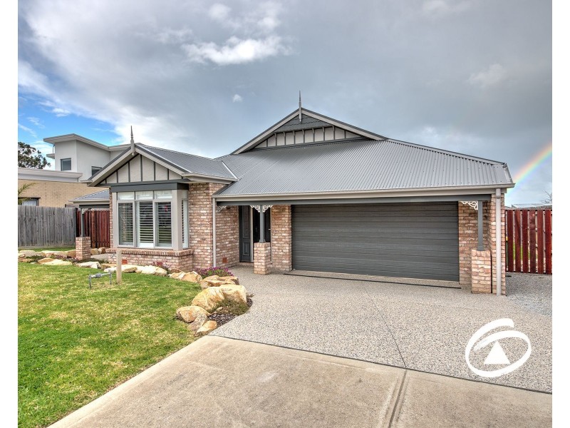 11 Clare Court, Garfield VIC 3814