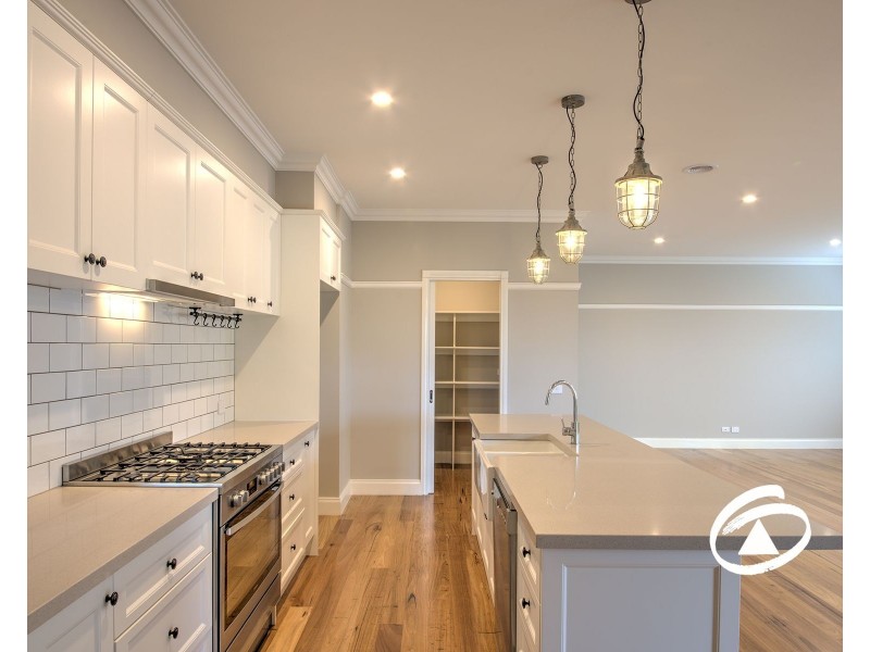 11 Clare Court, Garfield VIC 3814