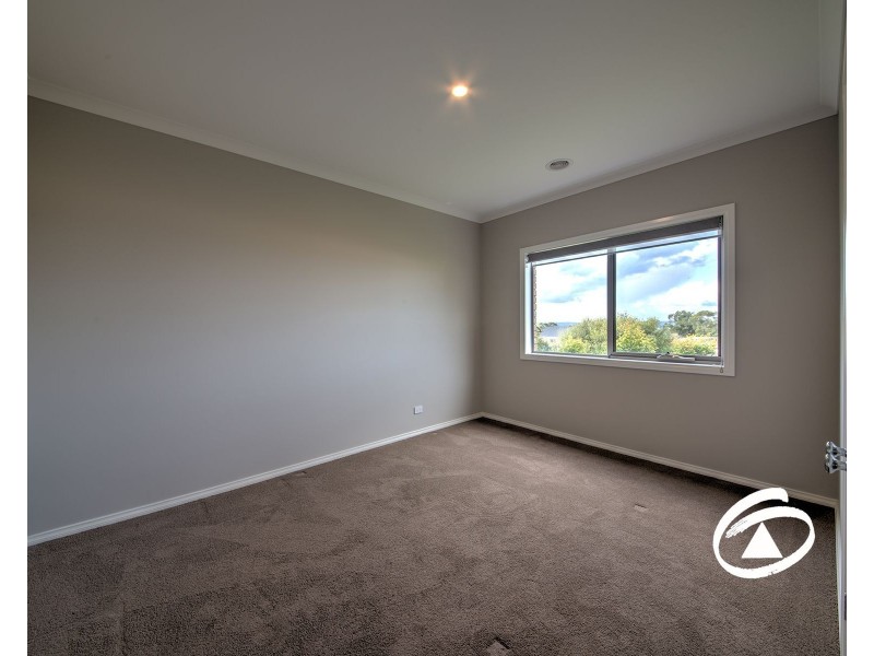 11 Clare Court, Garfield VIC 3814