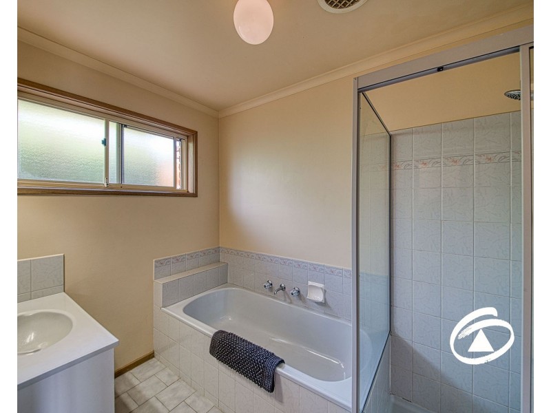 18 McNamara Court, Pakenham VIC 3810