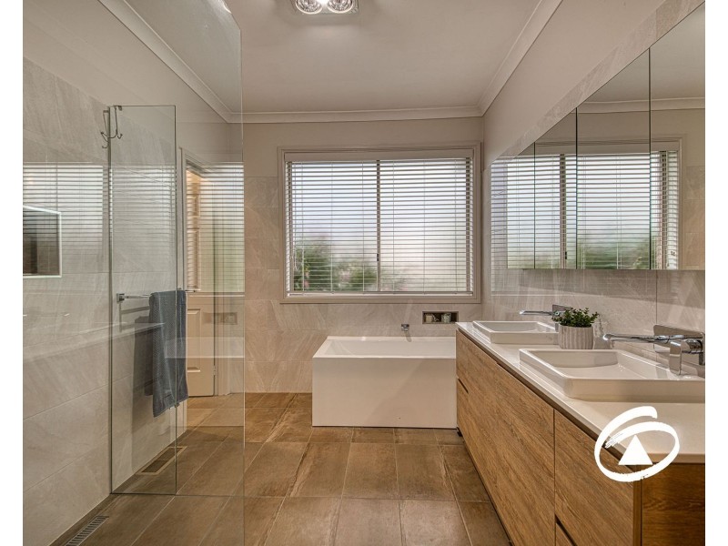 15-16 Lansell Close, Narre Warren South VIC 3805