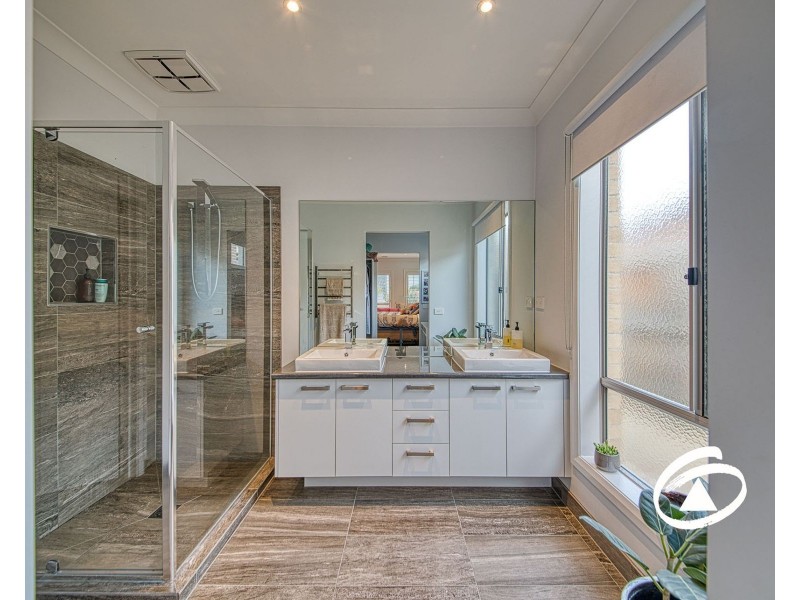 17 Bowood Street, Officer VIC 3809