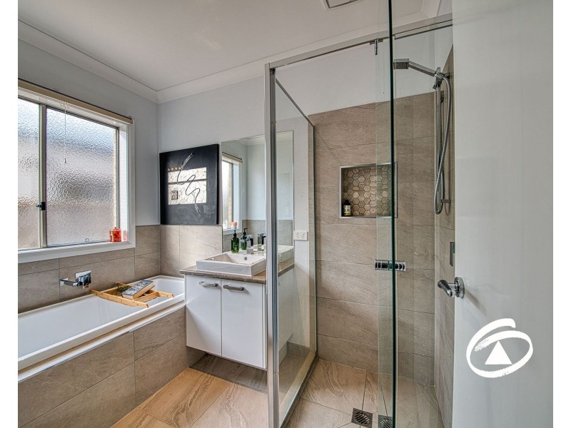 17 Bowood Street, Officer VIC 3809