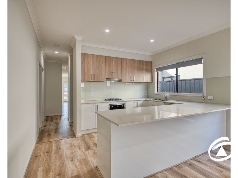 13 Catalonia Way, Berwick VIC 3806