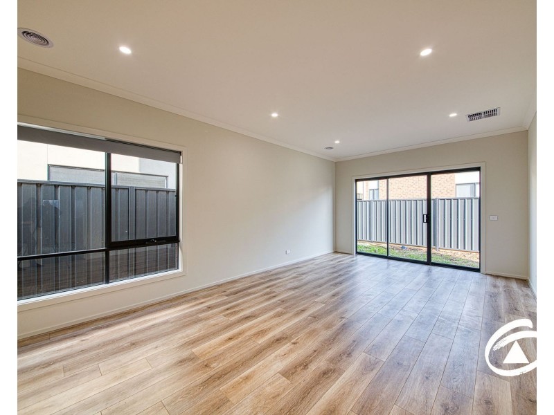 13 Catalonia Way, Berwick VIC 3806
