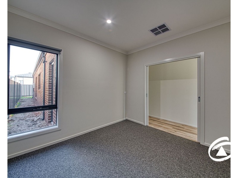13 Catalonia Way, Berwick VIC 3806