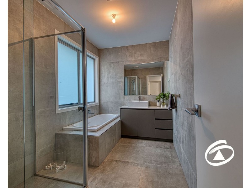 1 Reginald Close, Pakenham VIC 3810