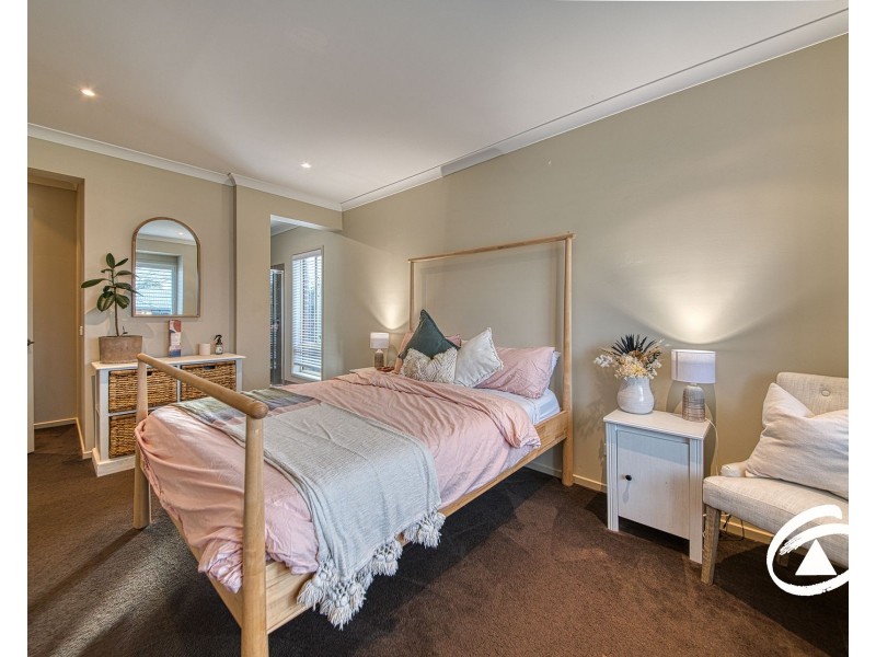 33 Clarendon Street, Pakenham VIC 3810