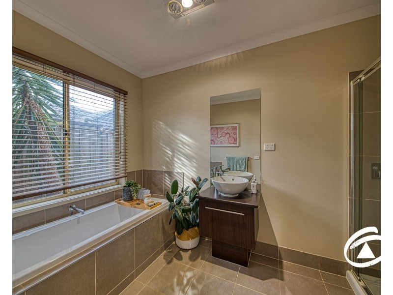 33 Clarendon Street, Pakenham VIC 3810