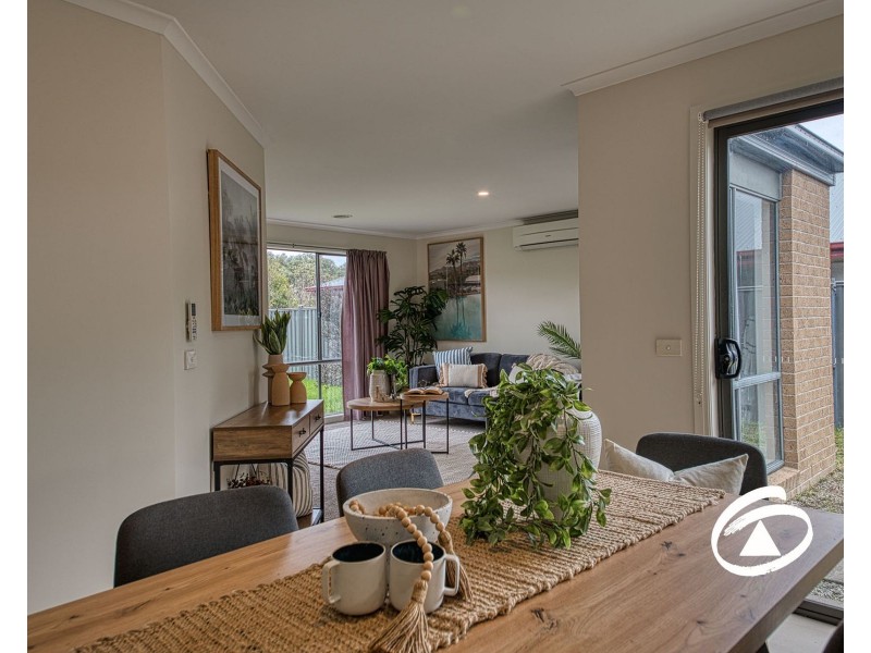 7 Doonie Way, Pakenham VIC 3810