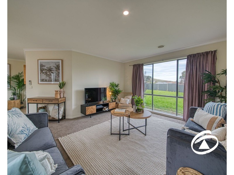 7 Doonie Way, Pakenham VIC 3810