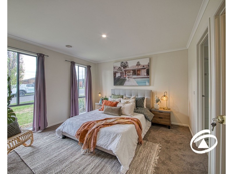 7 Doonie Way, Pakenham VIC 3810