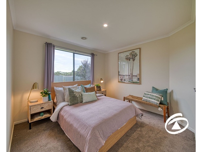 7 Doonie Way, Pakenham VIC 3810