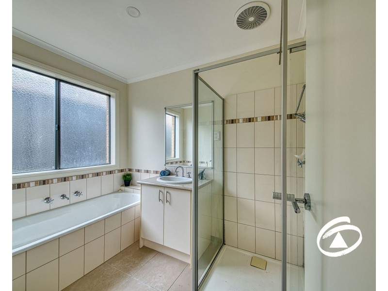 7 Doonie Way, Pakenham VIC 3810