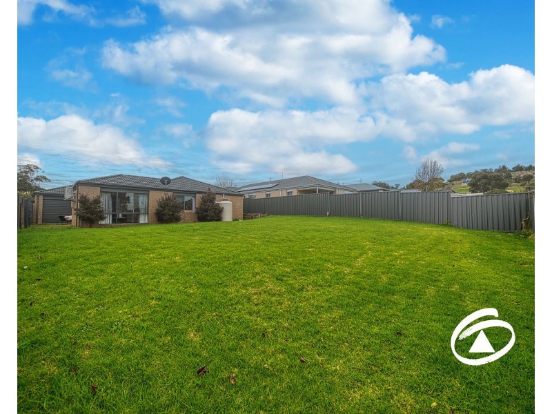 7 Doonie Way, Pakenham VIC 3810