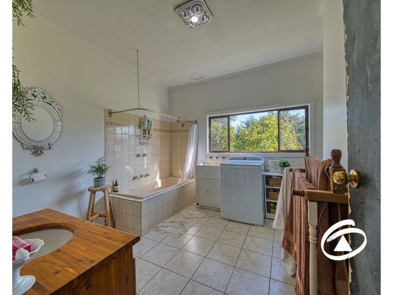 2058 Main Drain Road, Iona VIC 3815