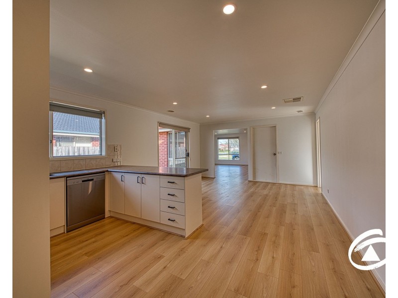 12 Grice Quadrant, Pakenham VIC 3810