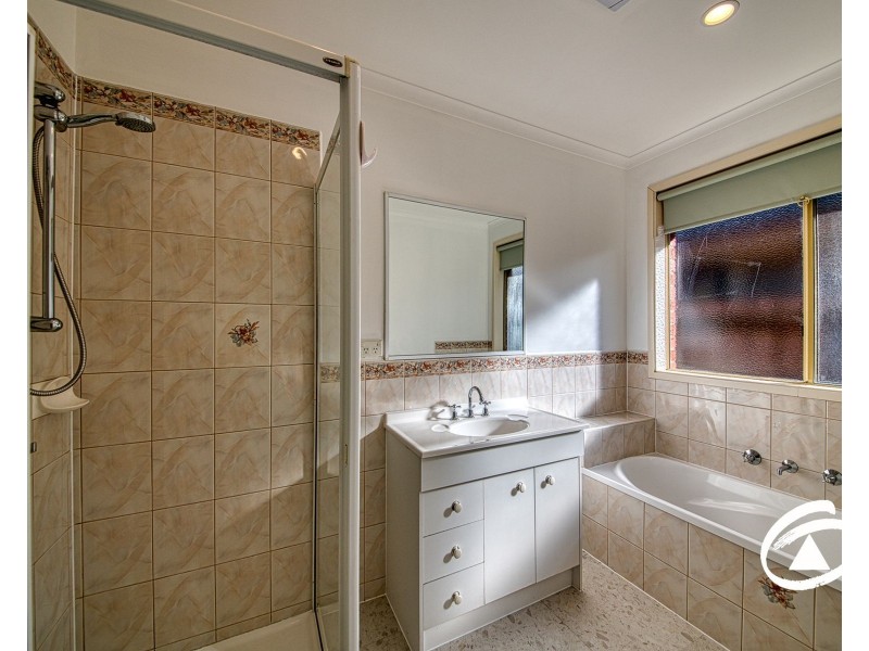 12 Grice Quadrant, Pakenham VIC 3810