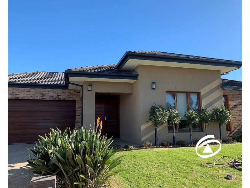 13 Rose Garden Avenue, Officer VIC 3809