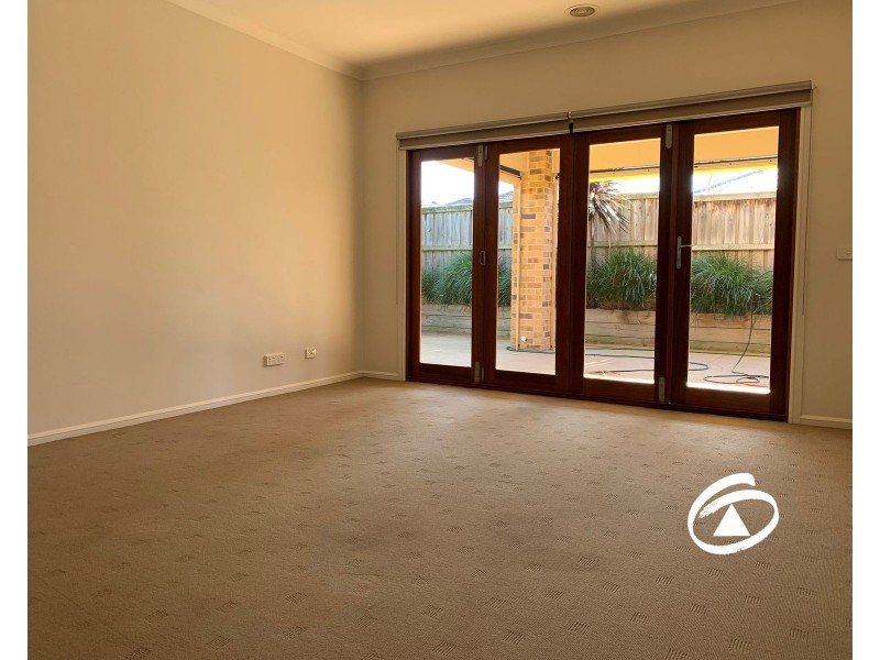 13 Rose Garden Avenue, Officer VIC 3809