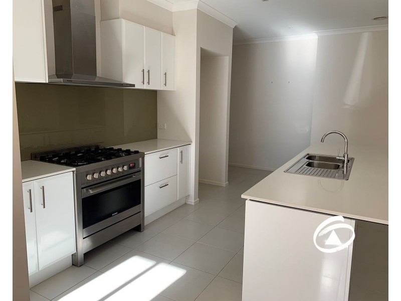 13 Rose Garden Avenue, Officer VIC 3809