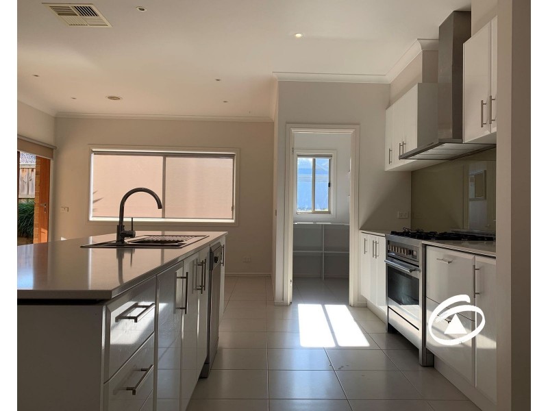 13 Rose Garden Avenue, Officer VIC 3809