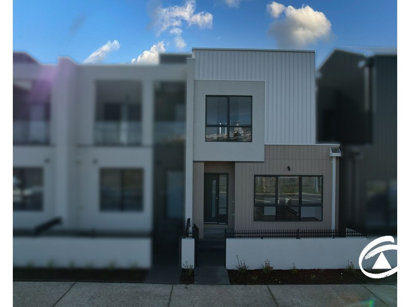 9 Travertine Loop, Berwick VIC 3806