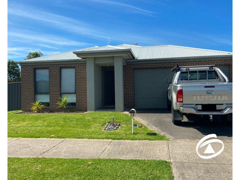 18 Orchard Valley Avenue, Pakenham VIC 3810