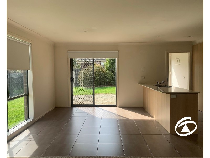 18 Orchard Valley Avenue, Pakenham VIC 3810