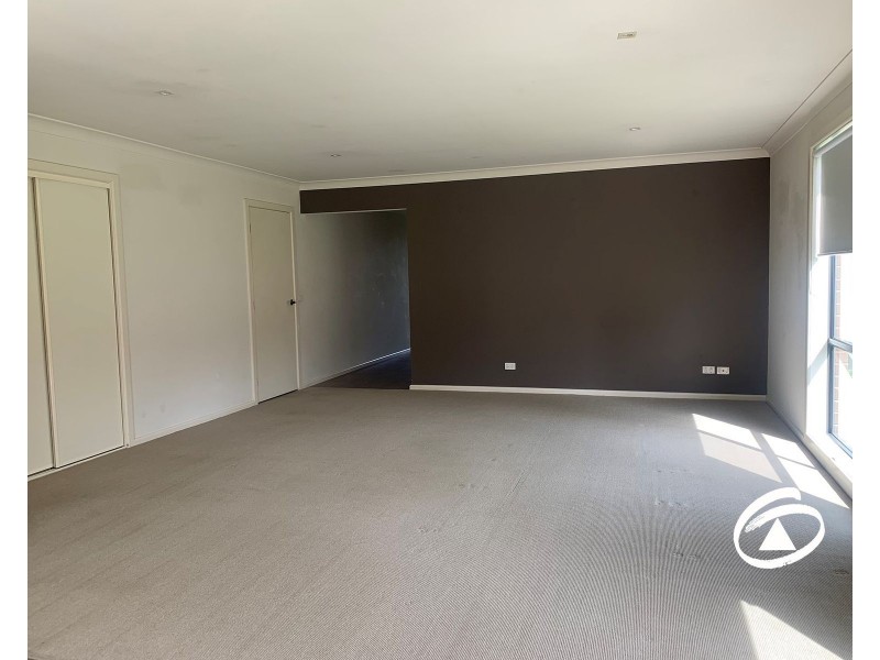 18 Orchard Valley Avenue, Pakenham VIC 3810