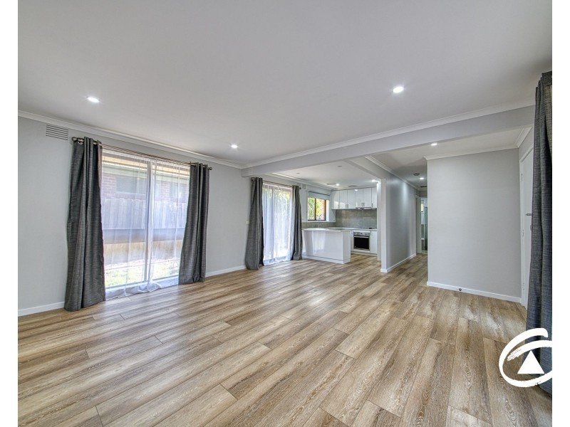 2/10 Wadsley Avenue, Pakenham VIC 3810