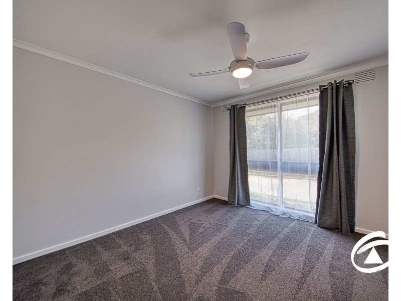 2/10 Wadsley Avenue, Pakenham VIC 3810