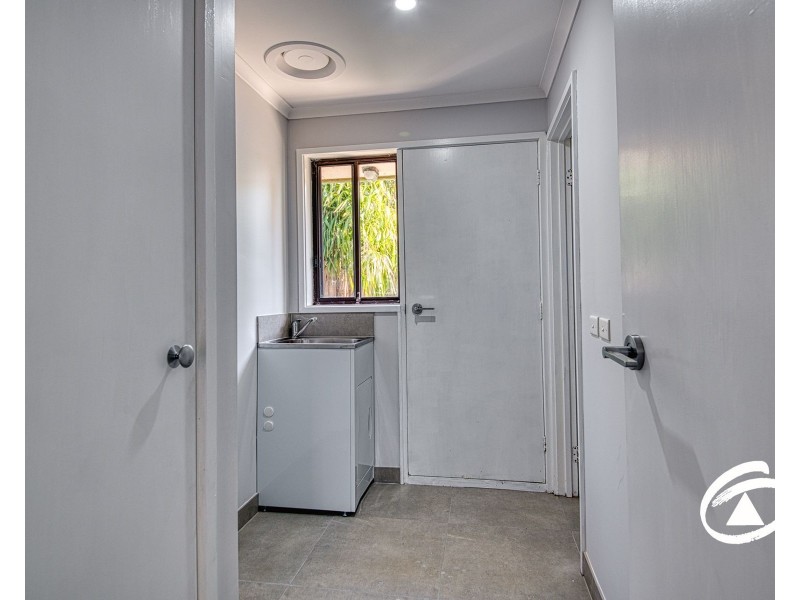 2/10 Wadsley Avenue, Pakenham VIC 3810