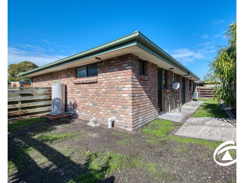 2/10 Wadsley Avenue, Pakenham VIC 3810